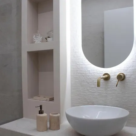 Stylish Modern Classic سالونيك